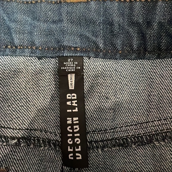 NWT Design Lab Jean Skirt 27 Mini Denim Dark Distressed Blue Classic Grunge Alt - Picture 12 of 14
